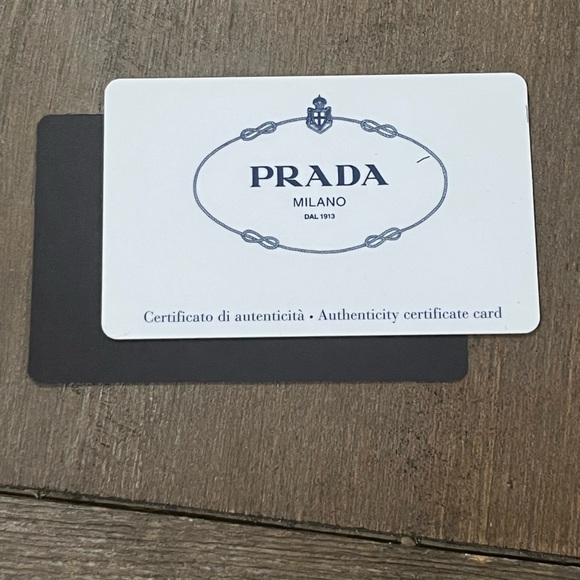 Pink Prada zippy wallet with authentication card - Picture 4 of 12